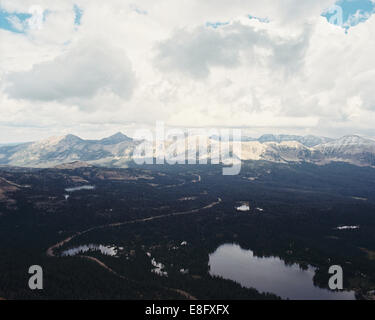 USA, Utah, Luftaufnahme von Uinta National Forest und Mirror Lake von oben auf der kahlen Berge Stockfoto
