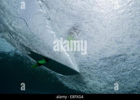 Surfer von Unterwasser gesehen Stockfoto