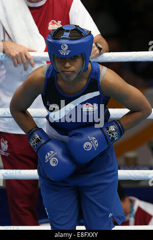 Shelley Watt (AUS) (rot) schlägt Natascha Jonas (ENG) (blau). Womens Leichtgewicht 57-60 kg - Glasgow - SECC - Boxen - UK - 29/07/2 Stockfoto