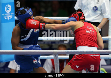 Shelley Watt (AUS) (rot) schlägt Natascha Jonas (ENG) (blau). Womens Leichtgewicht 57-60 kg - Glasgow - SECC - Boxen - UK - 29/07/2 Stockfoto