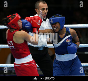 Shelley Watt (AUS) (rot) schlägt Natascha Jonas (ENG) (blau). Womens Leichtgewicht 57-60 kg - Glasgow - SECC - Boxen - UK - 29/07/2 Stockfoto