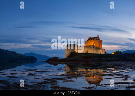 Eilean Donan castle Sonnenuntergang Dornie, Loch Duich, Schottland Stockfoto