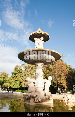 Fuente De La Alcachofa, El Buen Retiro Park, Madrid Stockfoto