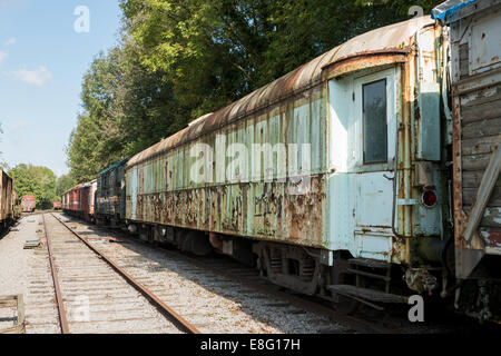 alte verrostete Zug am Bahnhof Hombourg in Belgien Stockfoto