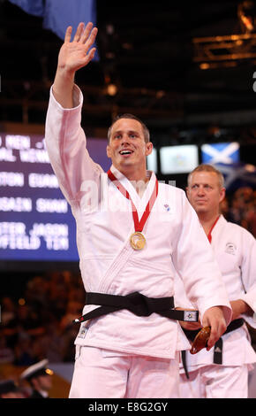 Siegerehrung. Euan Burton (SCO) sammelt seine Goldmedaille - Judo-100 kg Final - SECC - Glasgow Schottland, UK - 260714 - Glasgow Stockfoto