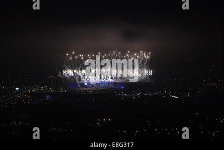 Feuerwerk über dem Celtic Park. Zeremonie - Celtic Park - Glasgow Schottland, UK - 230714 - Glasgow 2014 Commonwealth Games öffnen Stockfoto