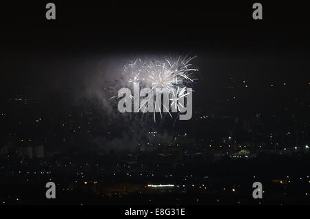 Feuerwerk über Glasgow. Zeremonie - Celtic Park - Glasgow Schottland, UK - 230714 - Glasgow 2014 Commonwealth Games öffnen Stockfoto