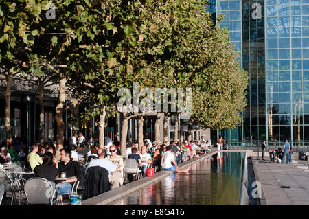 Bars und Restaurants außerhalb der World Financial Center Bürogebäude im financial District von Manhattan. Welt finanzielle Stockfoto