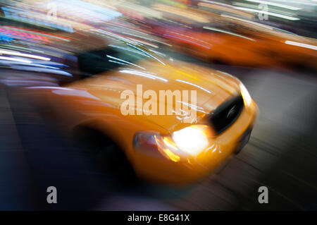 Taxis am Times Square. 1560 Broadway, zwischen 46th und 47th Street. Telefon 212-869-5667 (08:00 bis 20:00). Fast 30 millio Stockfoto