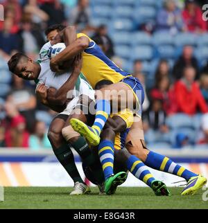 Richard Dharmapala (SRI) von Nicholas Jackman (BAR) und Philip Lucas (BAR) in Angriff genommen wird. Sri Lanka V Barbados. -Rugby Sevens Stockfoto