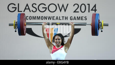 Medaille Zeremonie. Zoe Smith (GER) gewinnt die Goldmedaille. Gewichtheben - Gruppe Frauen 58 kg ein - SECC - Glasgow, Schottland, UK - 260714 Stockfoto
