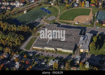 Ecole Secondaire Roger-Comptois High-School ist in der Quebec Stadt Vorort von Loretteville abgebildet. Stockfoto