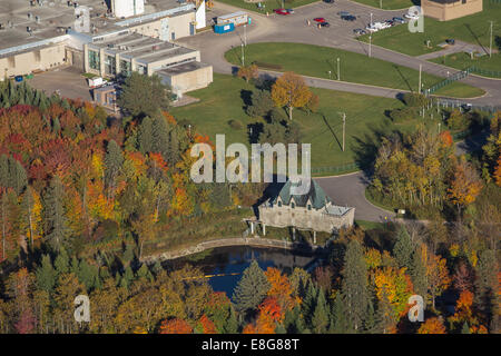 Usine de Traitement des Eaux (Kläranlage) und das Chateau d ' Eau (Wasserpumpe) ist abgebildet in der Quebec Stadt Vorstadt Stockfoto