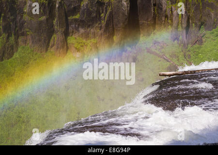 oberen Mesa verliebt sich in westlichen Idaho mit einem schwachen Regenbogen gebildet durch den Nebel, produziert von den Wasserfällen Stockfoto