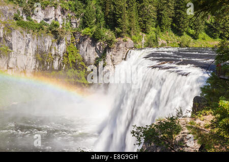 oberen Mesa verliebt sich in westlichen Idaho mit einem schwachen Regenbogen gebildet durch den Nebel, produziert von den Wasserfällen Stockfoto