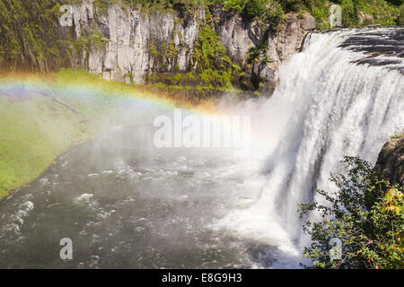 oberen Mesa verliebt sich in westlichen Idaho mit einem schwachen Regenbogen gebildet durch den Nebel, produziert von den Wasserfällen Stockfoto