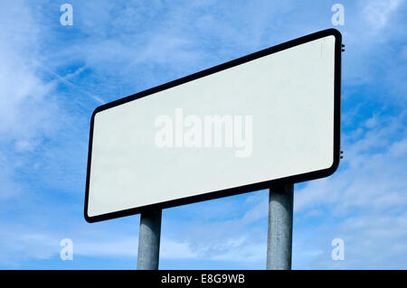 Leere weiße Straßenschild Stockfoto