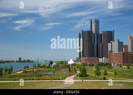 Detroit, Michigan - The Renaissance Center und General Motors Hauptsitz, vom Milliken State Park. Stockfoto