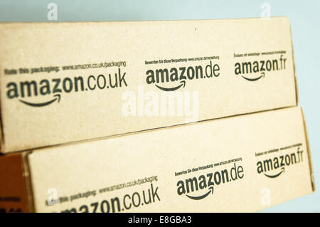 Amazon Logo Logos auf Boxen, amazon Boxen Stockfoto
