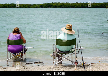 Fort Ft. Myers Beach Florida, Long Key, Golf von Mexiko, Lover's Key State Park, New Pass, Estero Bay Water, Erwachsene Erwachsene Männer Männer Männer, Frauen weibliche Jungen Stockfoto