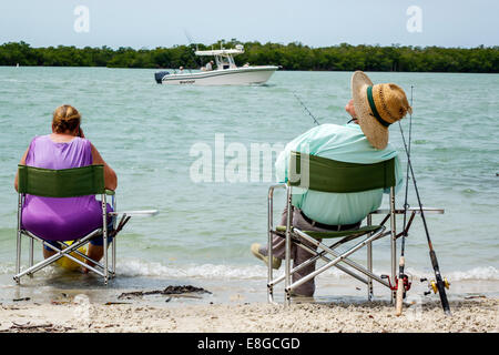 Fort Ft. Myers Beach Florida, Long Key, Golf von Mexiko, Lover's Key State Park, New Pass, Estero Bay Water, Erwachsene Erwachsene Männer Männer Männer, Frauen weibliche Jungen Stockfoto