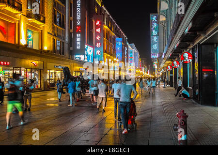 Tianjin Einkaufsstraße in der Nacht Stockfoto