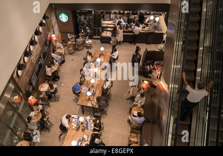 Starbucks Kaffee Cafe Interior - Roppongi, Tokyo, Japan Stockfoto