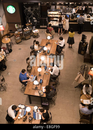 Starbucks Kaffee Cafe Interior - Roppongi, Tokyo, Japan Stockfoto