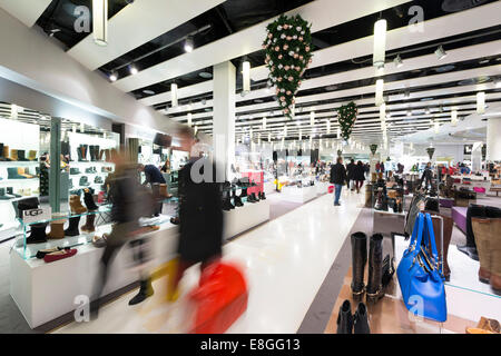 Selfridges in der Bullring Shopping Centre, Birmingham, in der Weihnachtszeit. Stockfoto