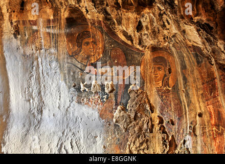 Innerhalb der "Cavechurch" des Klosters Agios Nikolaos Kremastos (vermutlich 10. Jahrhundert), Etoloakarnania, Griechenland. Stockfoto