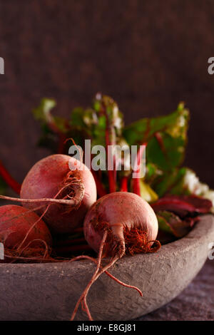 Nahaufnahme einer Schüssel frischer Roter Beete Stockfoto