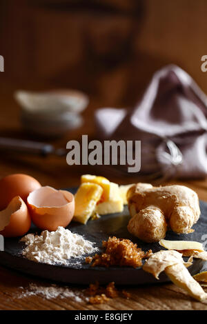 Ingwer, Mehl, Butter, Eiern und Zucker Stockfoto