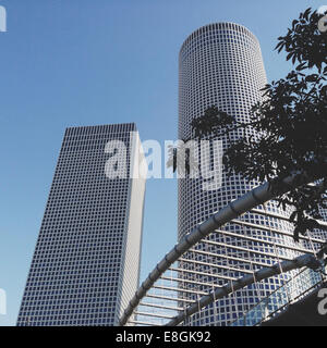 Niedrigen Winkel Ansicht der Wolkenkratzer Stockfoto