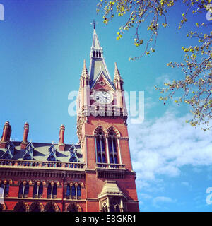 UK, London, Somers Town, Kings Cross Square, St Pancras Uhrturm Stockfoto