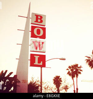 USA, California, Santa Barbara County, Santa Barbara, Vintage bowling Zeichen Stockfoto