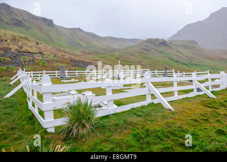 Der Friedhof der ehemaligen Stromness Walfangstation mit dem Grab der Polarforscher Ernest Shackleton, King Edward Bay von Stockfoto