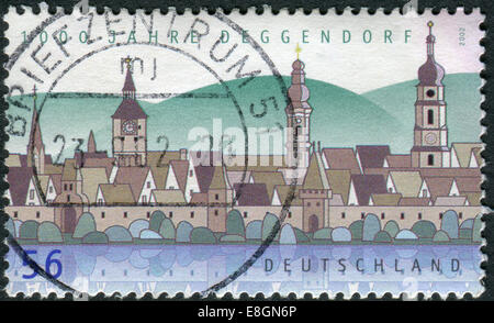 Deutschland - ca. 2002: Briefmarke gedruckt in Deutschland, zeigt die Stadt Deggendorf, ca. 2002 Stockfoto
