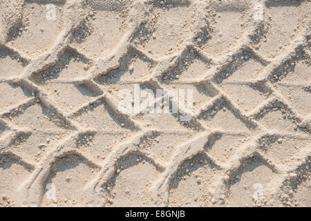 Reifenspuren Sie im Sand, Etosha Pan, Etosha Nationalpark, Namibia Stockfoto