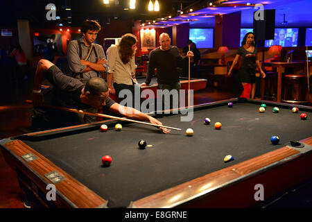 Opening Night Party für South Beach Comedy Festival 2014 statt an Lucky Strike Miami - innen mit: Joe Rogan, Tony Rock wo: Miami Beach, Florida, USA bei: 3. April 2014 Stockfoto