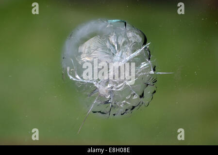 gebrochene Fensterglas Stockfoto