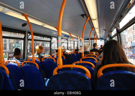 Menschen auf einer London Bus Vereinigtes Königreich Stockfoto