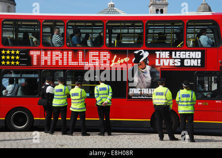Polizisten auf Patrouille, London United Kingdom Stockfoto