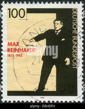 Deutschland - ca. 1993: Briefmarke gedruckt in Deutschland, zeigt ein Filmschauspieler und Regisseur Max Reinhardt, ca. 1993 Stockfoto