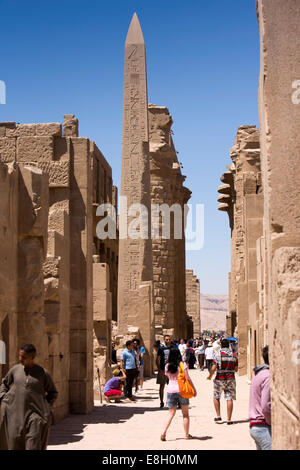 Ägypten, Luxor, Karnak Tempel Gericht des 4. Pylons - Obelisk Thutmosis ich Stockfoto