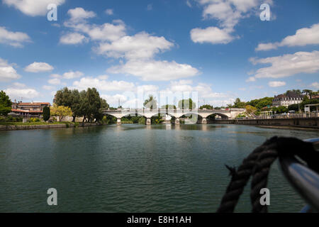 Pont Neuf über den Fluss Charente im Cognac France. Stockfoto