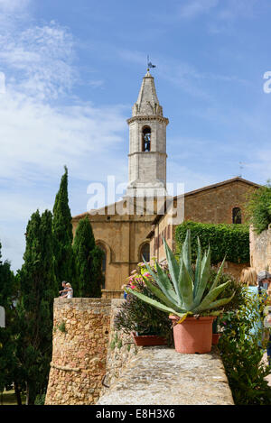 Pienza Stadtmauer und dem Dom Stockfoto