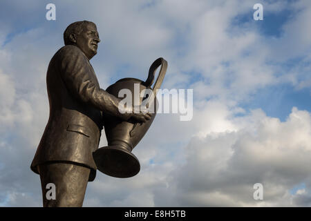 Statuen von ehemaligen Manager Jock Stein außerhalb Celtic Park, Heimat des Celtic Football Club, in Glasgow Stockfoto