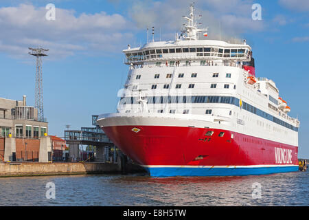 HELSINKI, Finnland - 13. September 2014: Rot und weiß Viking Line Fähre im Hafen festgemacht ist, dies ist ein regelmäßiger Kreuzfahrtschiff Stockfoto