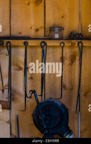 Innenraum der alten Bauernhof mit Schmiede auf Vintage Anwesen. Stockfoto