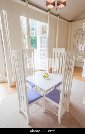 Schottland, Glasgow, Bellahouston Park, Haus für Kunstliebhaber, ausstellen von Charles Rennie Mackintosh Möbel Stockfoto
